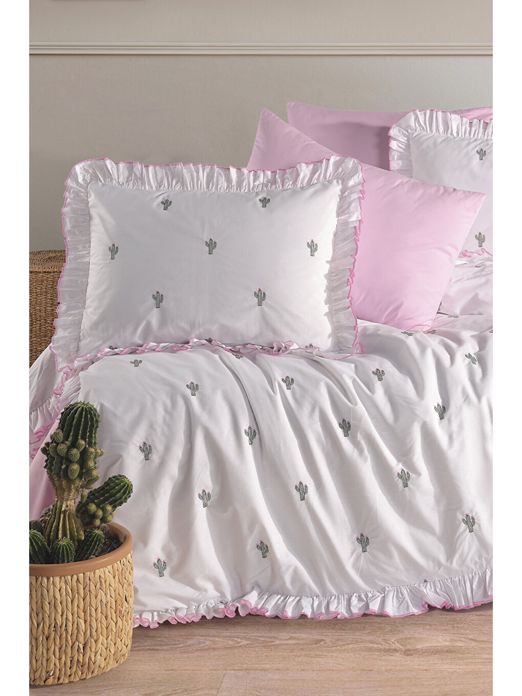 Pembe Ranforce %100 Pamuk Nakışlı Fırfırlı Nevresim Seti Ellas V1-1
