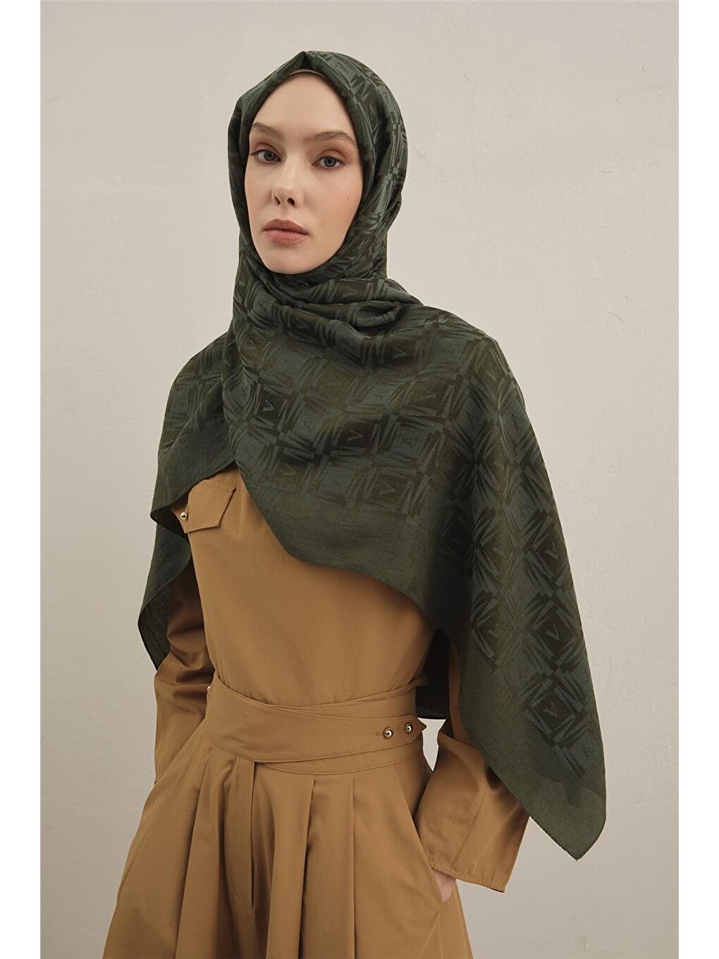 Haki Lyocell Naia Kare Monogram Şal 6 54-1