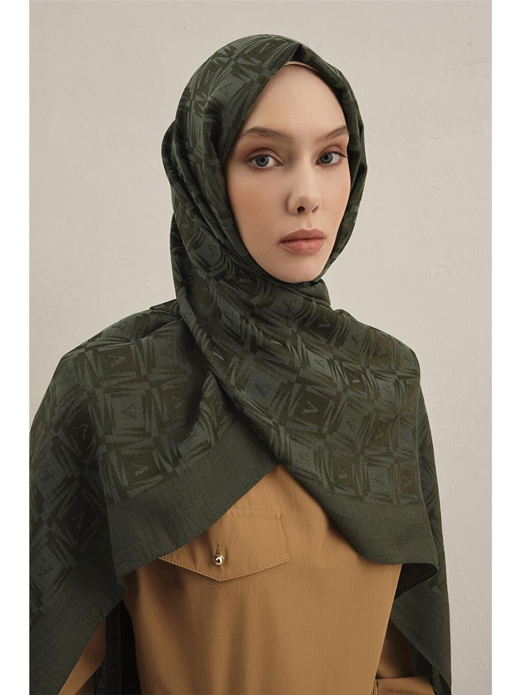 Haki Lyocell Naia Kare Monogram Şal 6 54-2
