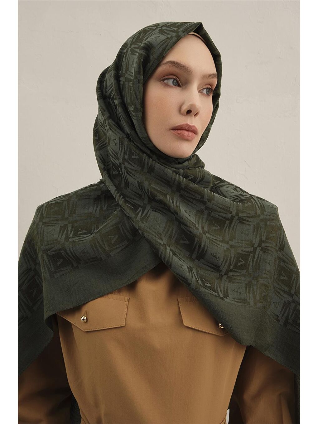 Haki Lyocell Naia Kare Monogram Şal 6 54-3