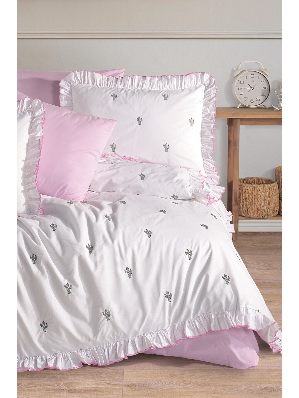 Pembe Ranforce %100 Pamuk Nakışlı Fırfırlı Nevresim Seti Ellas V1-2