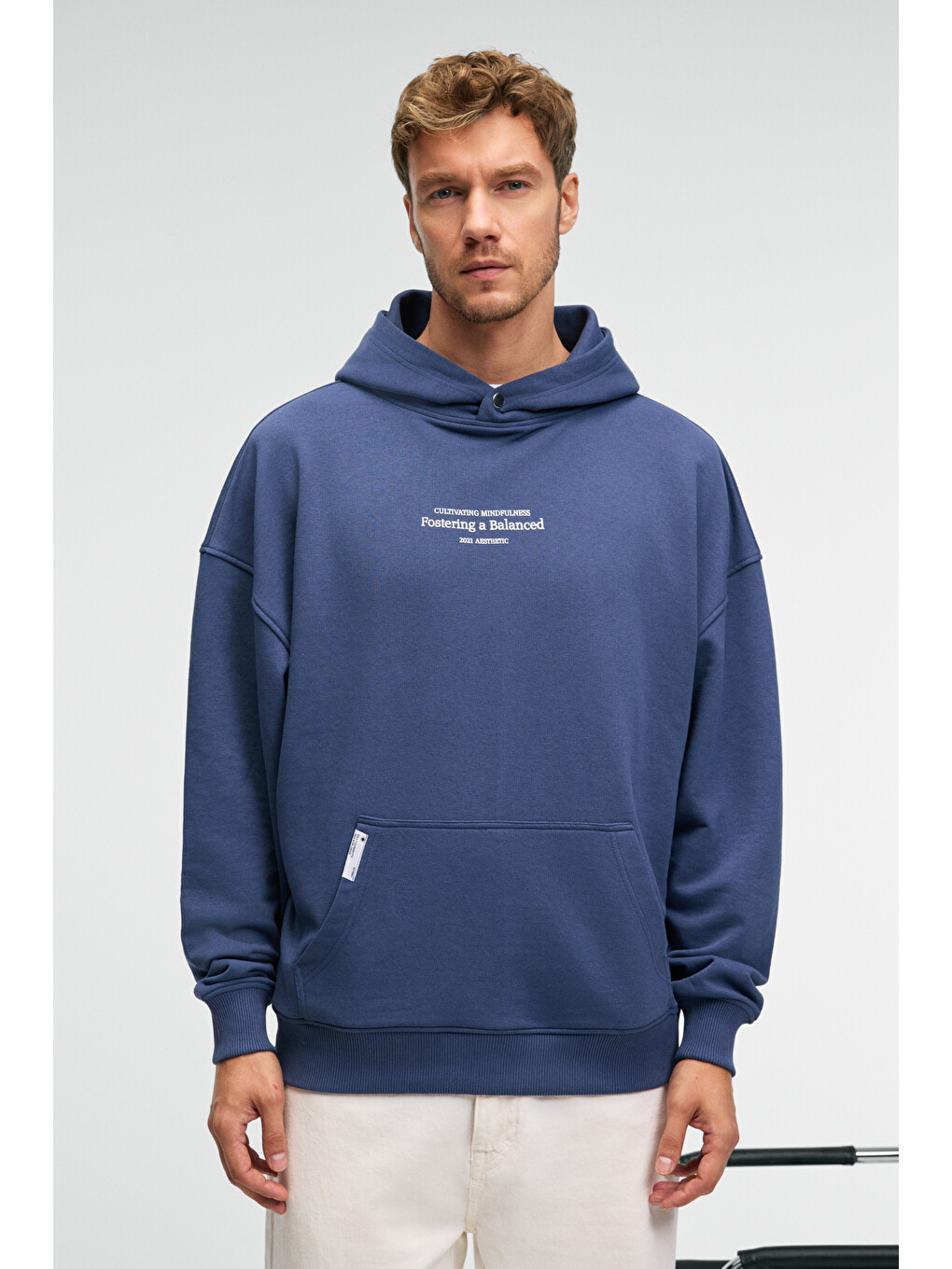 Clay Erkek %100 Pamuk Kapüşonlu Çıtçıtlı Baskılı Cebi Süs Etiketli İndigo Sweatshirt-4