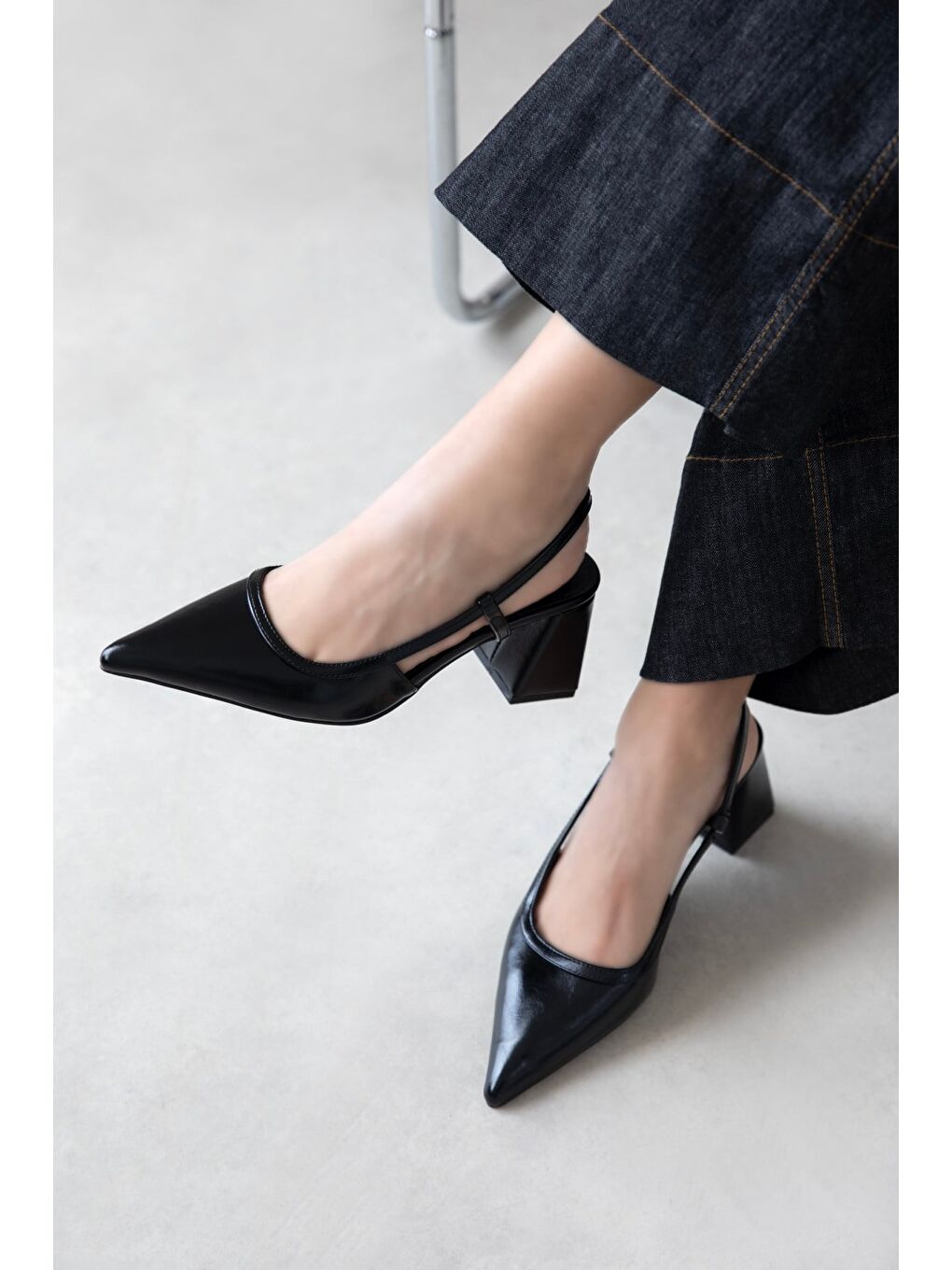 Karla Kadın Topuklu Kırışık Deri Ayakkabı Siyah