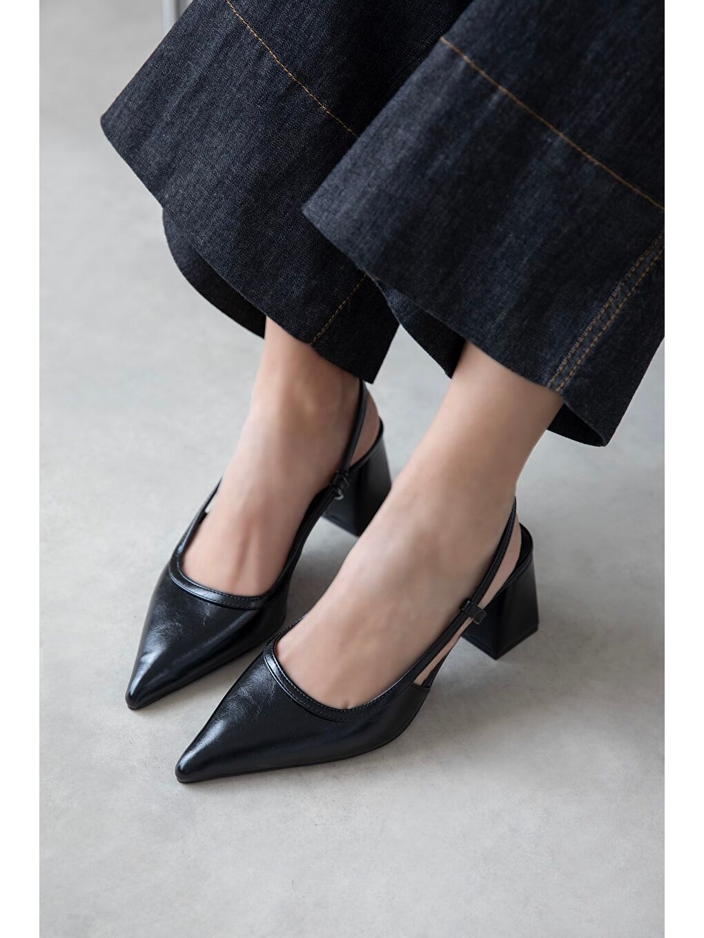 Karla Kadın Topuklu Kırışık Deri Ayakkabı Siyah-1