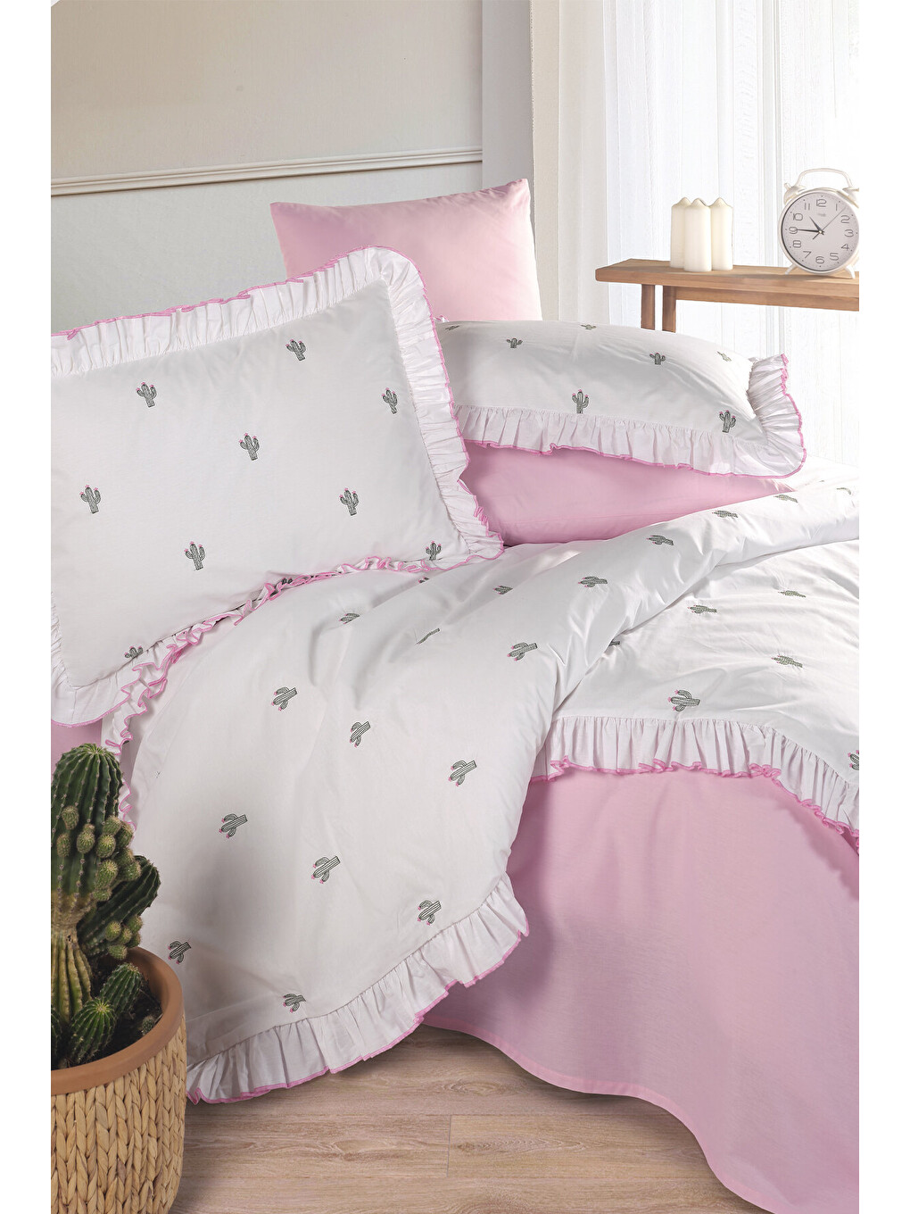Pembe Ranforce %100 Pamuk Nakışlı Fırfırlı Nevresim Seti Ellas V1-3