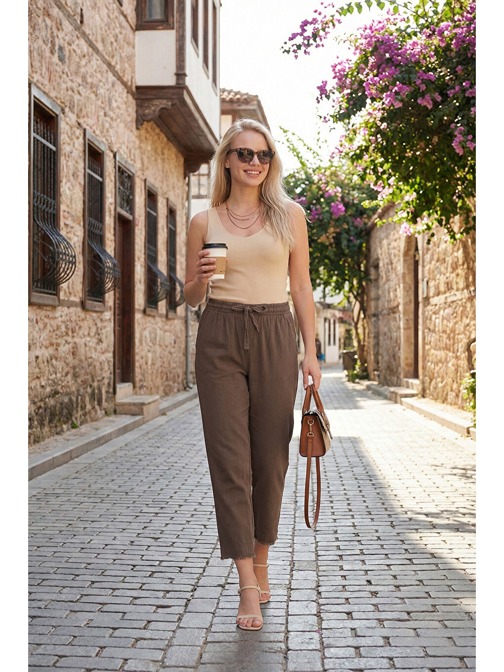 Kahverengi Pamuklu Normal Bel Regular Fit Düz Paça Kadın Pantolon 668YP42282S4