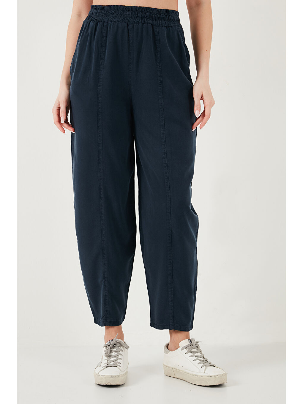 Lacivert Relaxed Fit Yüksek Bel Daralan Paça Kadın Pantolon 668YP5456-3