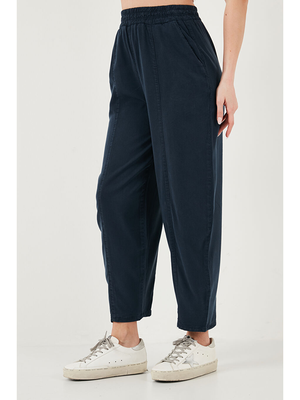 Lacivert Relaxed Fit Yüksek Bel Daralan Paça Kadın Pantolon 668YP5456-4