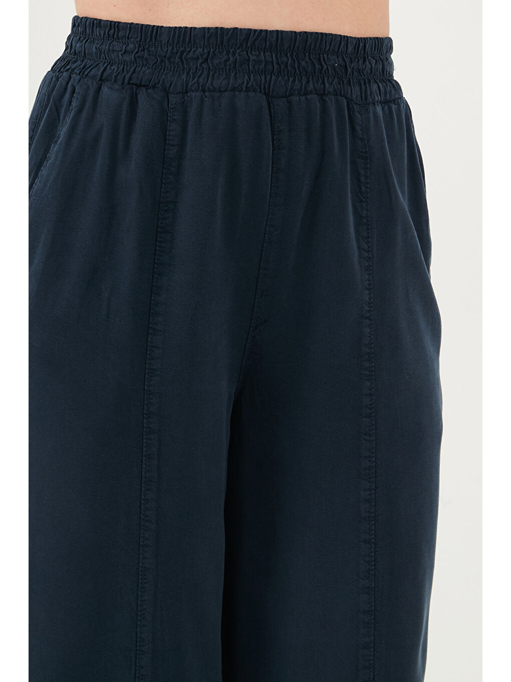 Lacivert Relaxed Fit Yüksek Bel Daralan Paça Kadın Pantolon 668YP5456-5
