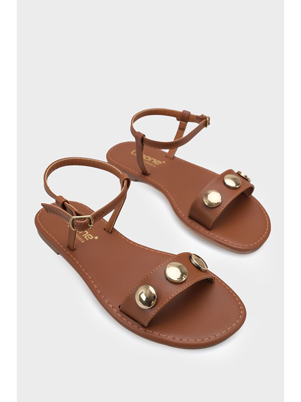 Kahverengi Celina Tek Bantlı Metal Aksesuarlı Bilekten Bantlı Düz Topuklu Yuvarlak Burunlu Kadın Sandalet-1