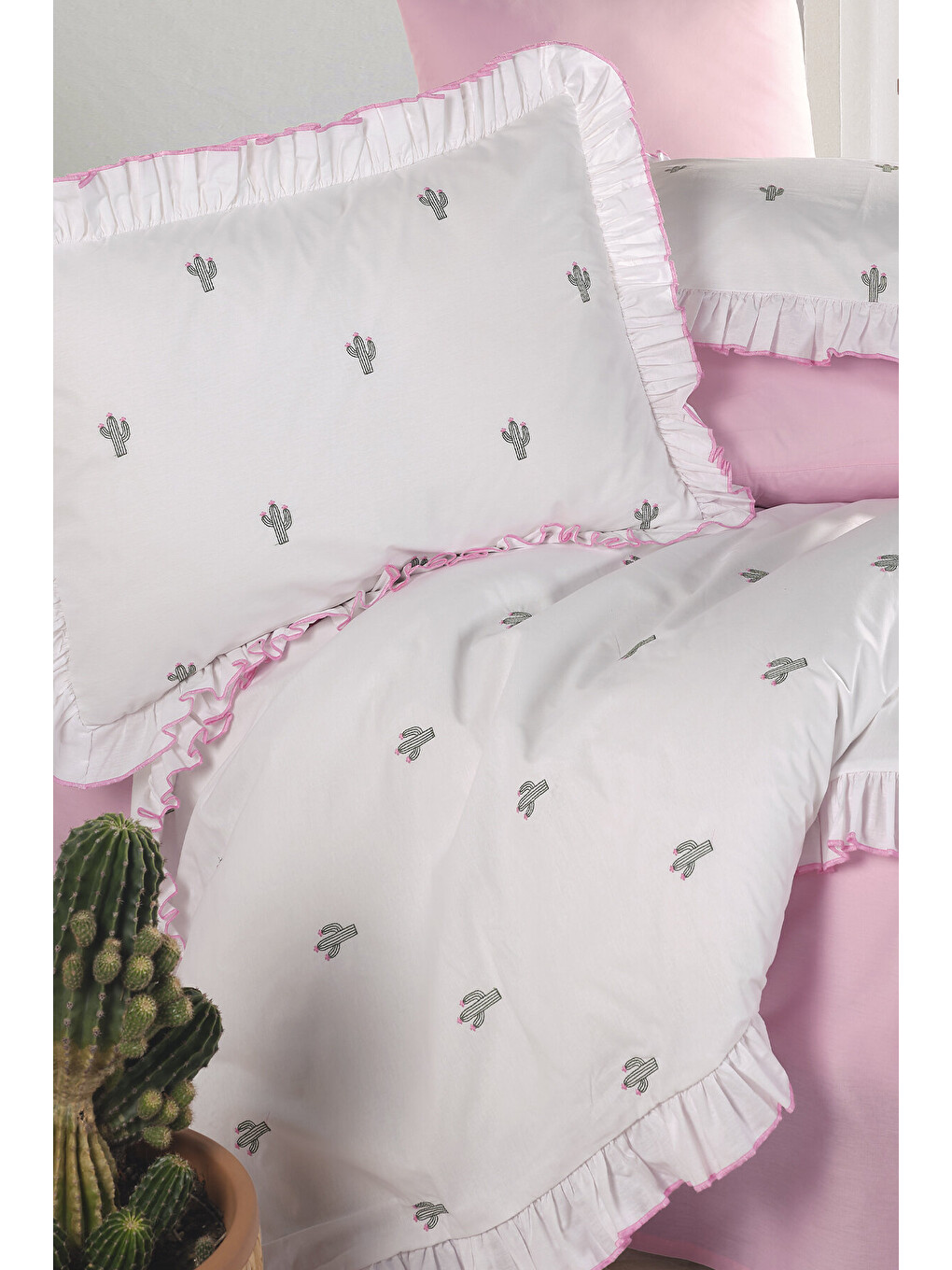 Pembe Ranforce %100 Pamuk Nakışlı Fırfırlı Nevresim Seti Ellas V1-4
