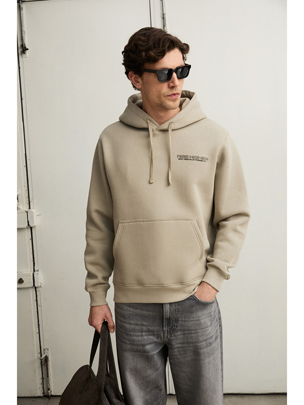Bej Plaın Erkek Organik Pamuklu İçi Polarlı Kangru Cepli Bakılı Rwgular Taş Sweatshirt-1
