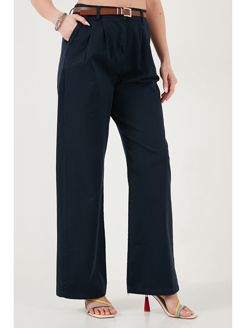 Lacivert Pamuklu Wide Leg Yüksek Bel Geniş Paça Kemerli Kadın Pantolon 668YP5429-4