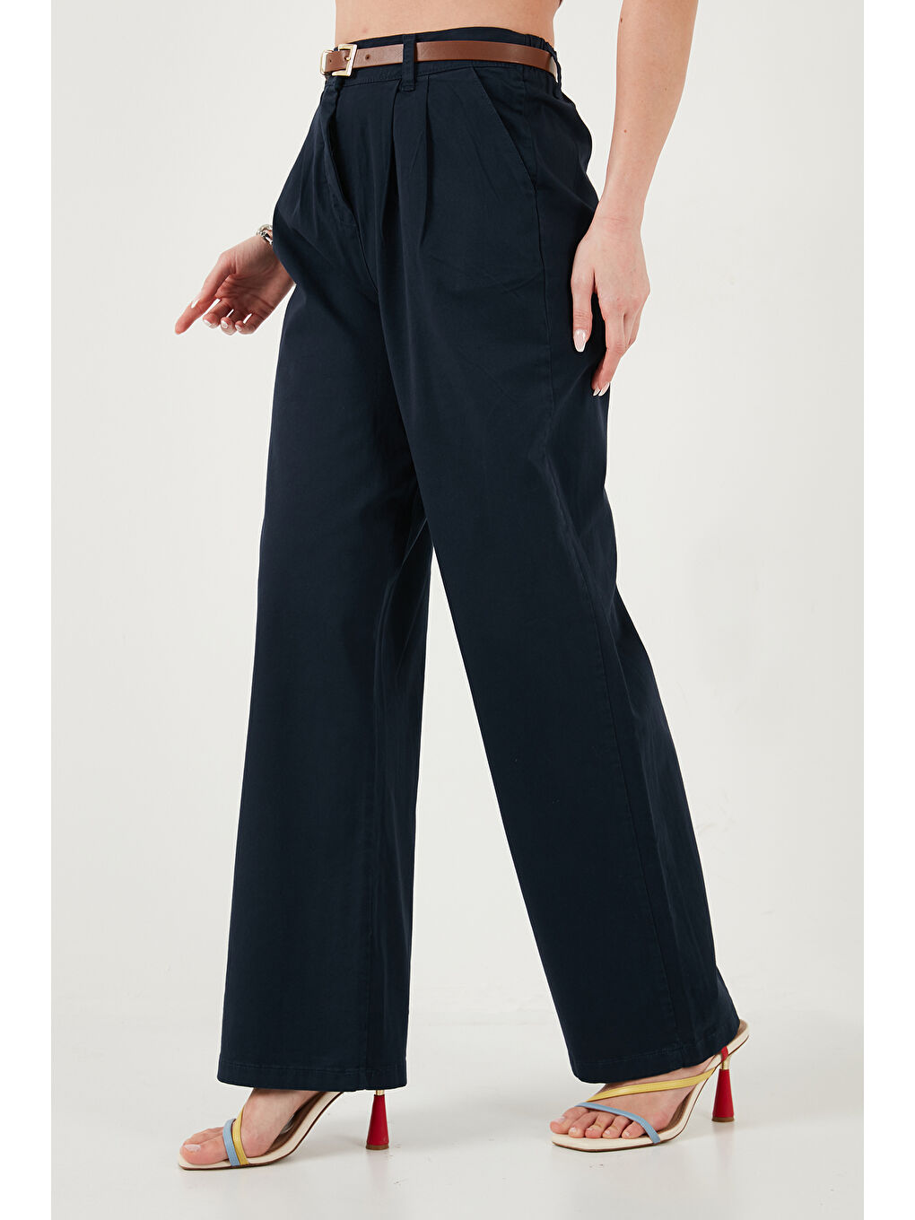 Lacivert Pamuklu Wide Leg Yüksek Bel Geniş Paça Kemerli Kadın Pantolon 668YP5429-5