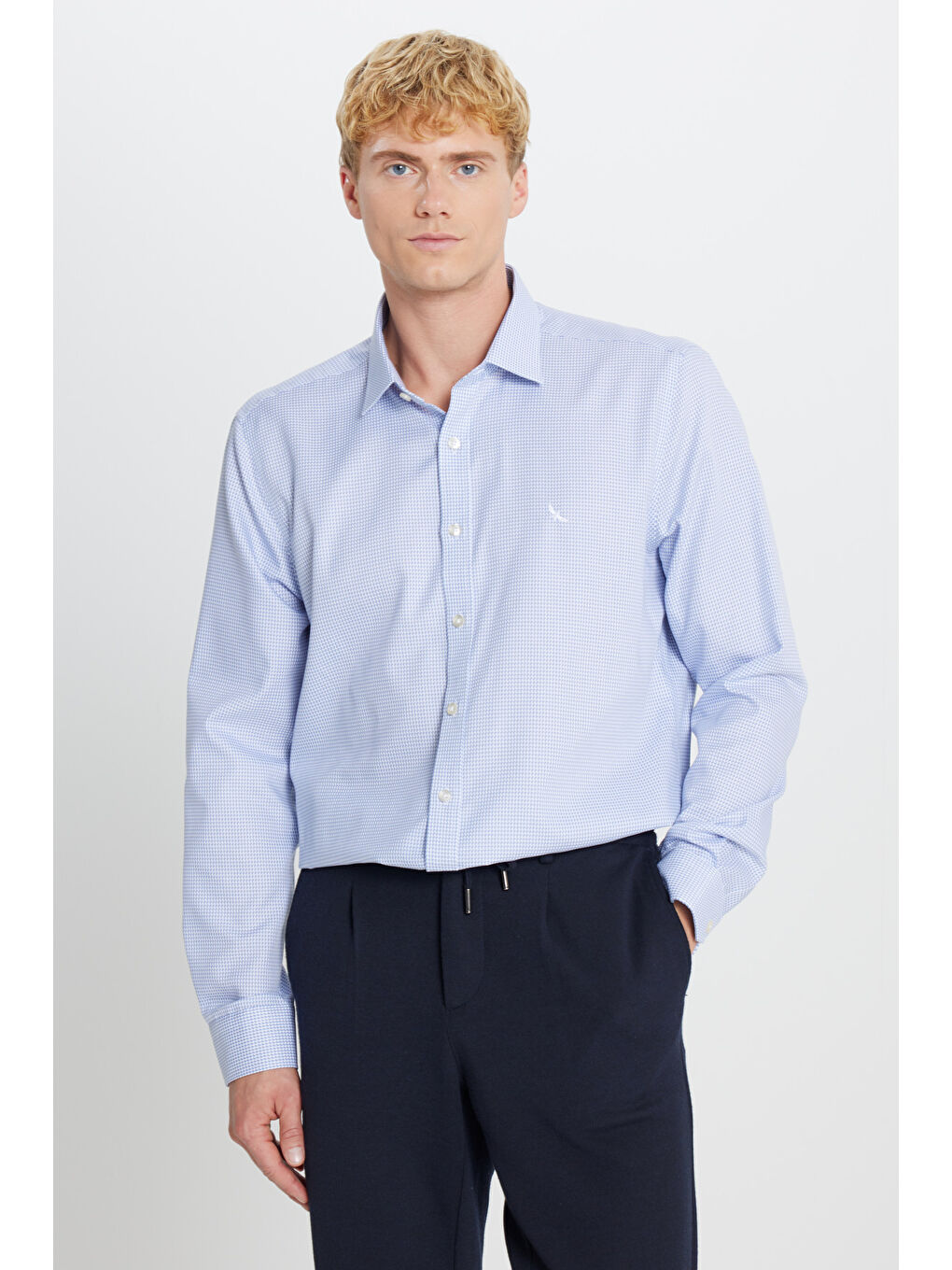 Erkek Mavi-Gri Ütü Gerektirmeyen %100 Pamuk Slim Fit Klasik Yaka Armürlü Gömlek