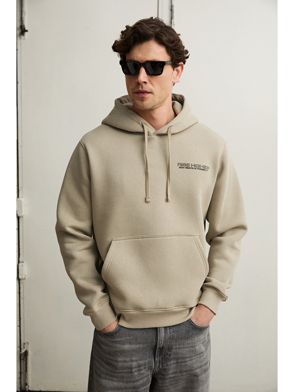 Bej Plaın Erkek Organik Pamuklu İçi Polarlı Kangru Cepli Bakılı Rwgular Taş Sweatshirt-4