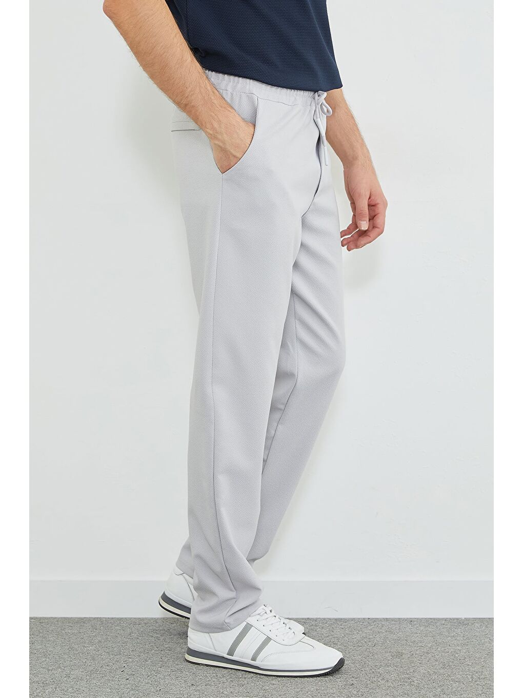 Gri Beli Lastikli  Dokulu Jogger Pantolon-4