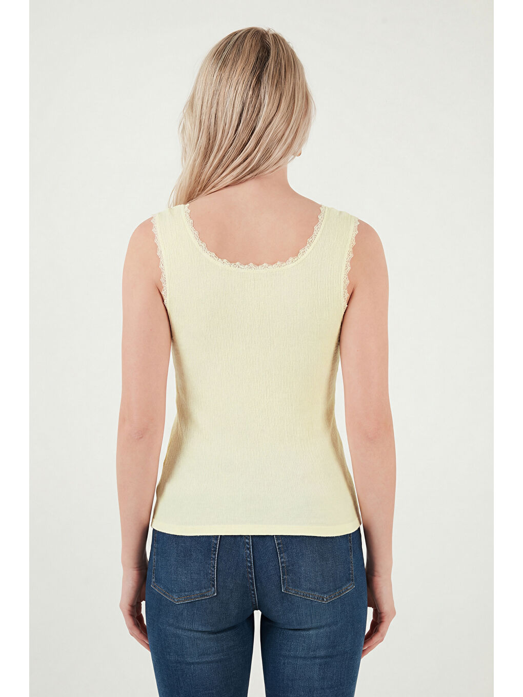 Sarı Slim Fit Kalın Askılı Dantelli Kare Yaka Bürümcük Kadın Atlet 5864979-3