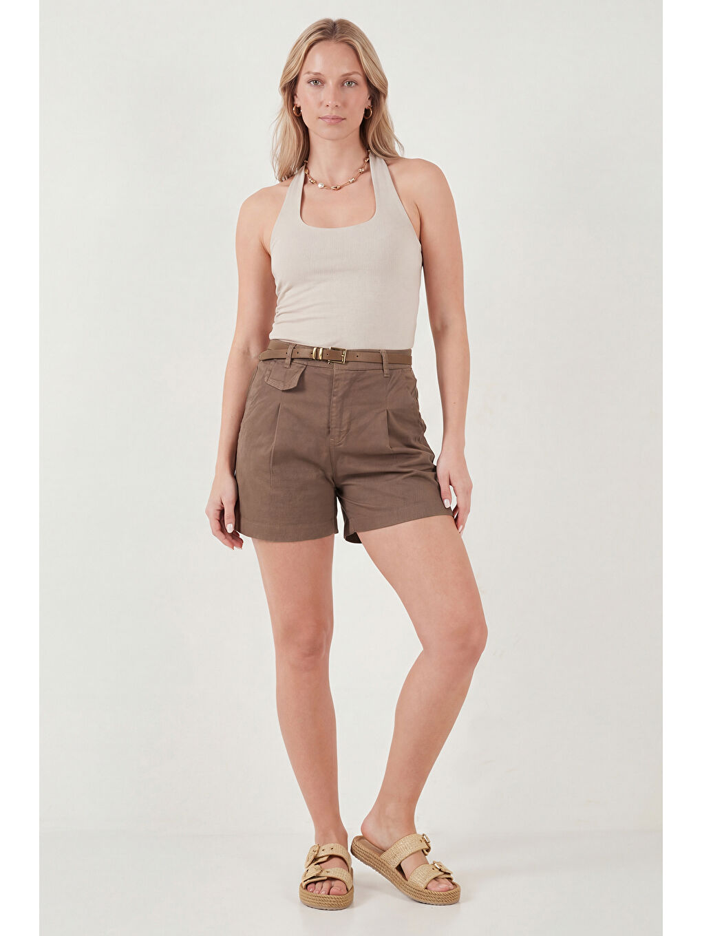 Kahverengi Kemer Detaylı Relaxed Fit Yüksek Bel Pamuklu Kadın Şort 668YP5448-2