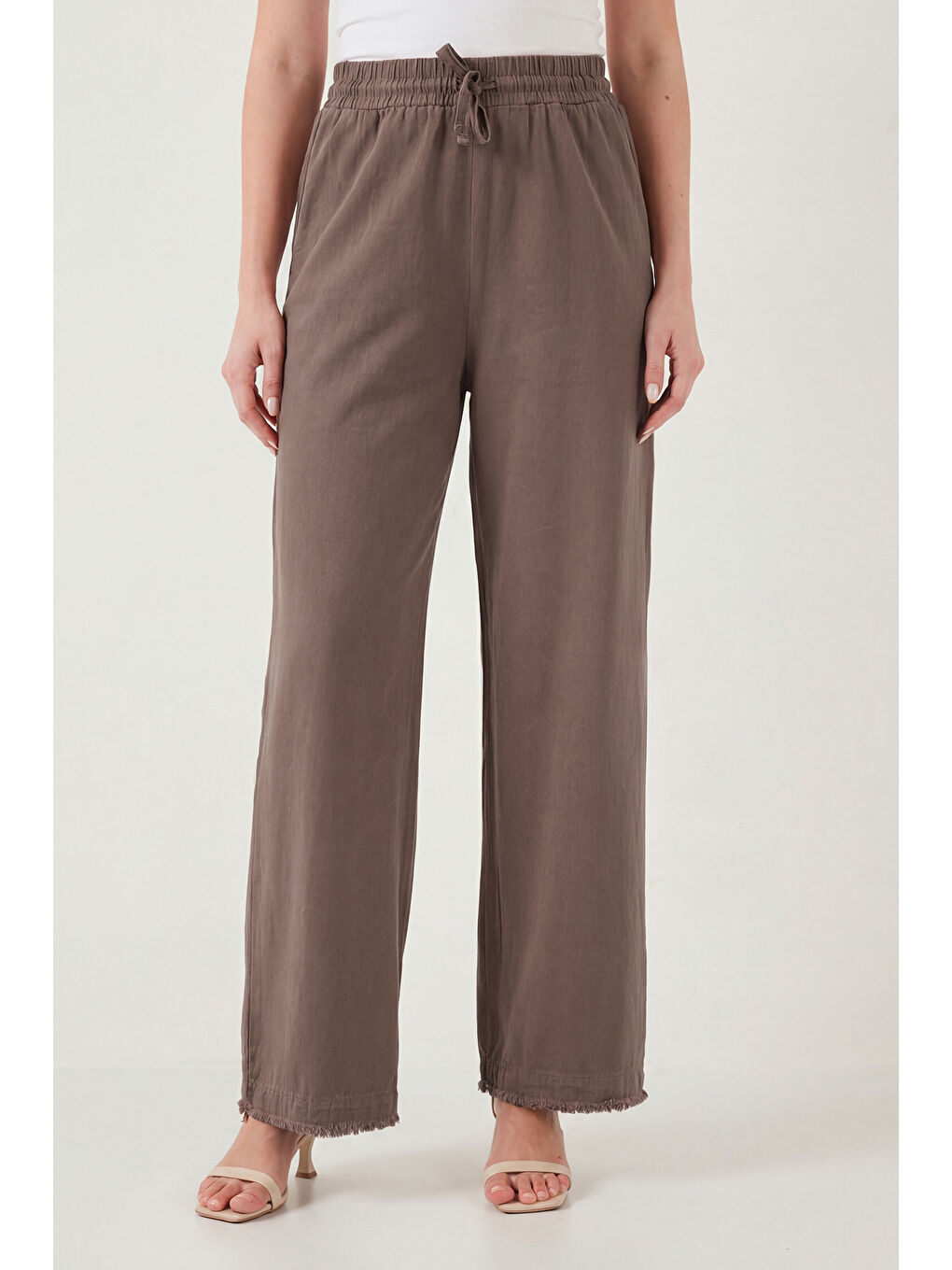 Kahverengi Pamuklu Belden Bağlamalı Yüksek Bel Geniş Paça Cepli Regular Fit Kadın Pantolon 668YP4760-3