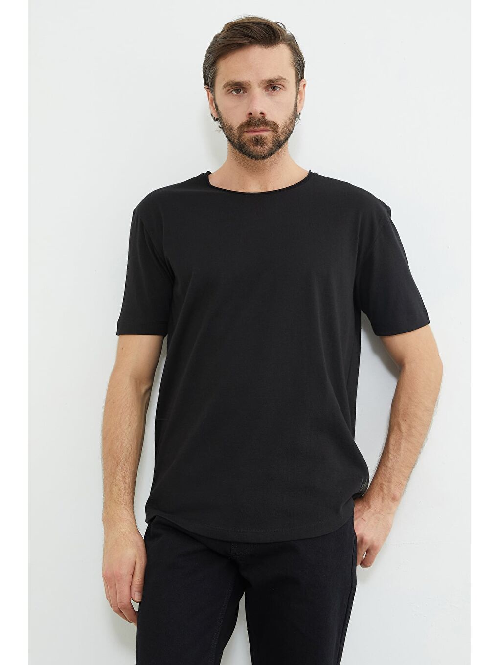 Siyah Köpek Armalı Bisiklet Yaka Tişört