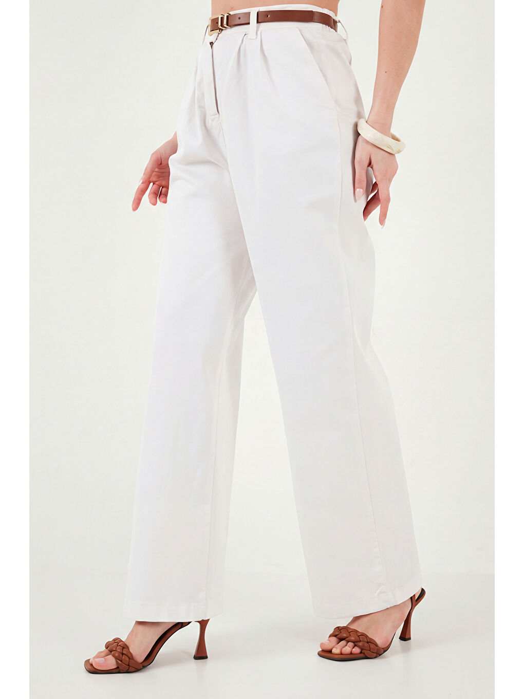 Beyaz Pamuklu Wide Leg Yüksek Bel Geniş Paça Kemerli Kadın Pantolon 668YP5429-4
