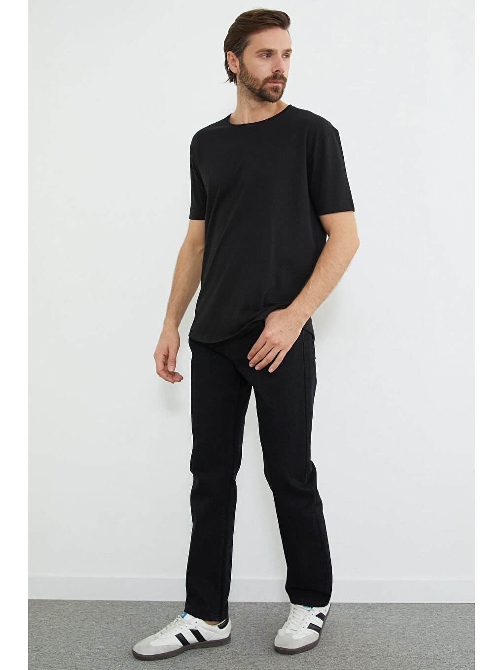 Siyah Köpek Armalı Bisiklet Yaka Tişört-1