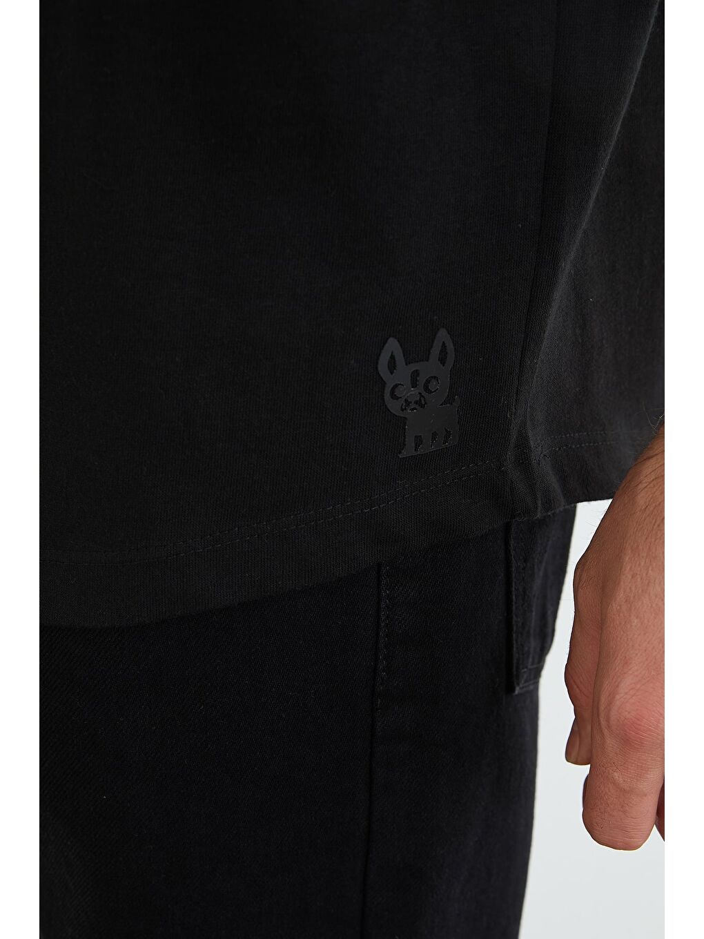 Siyah Köpek Armalı Bisiklet Yaka Tişört-4