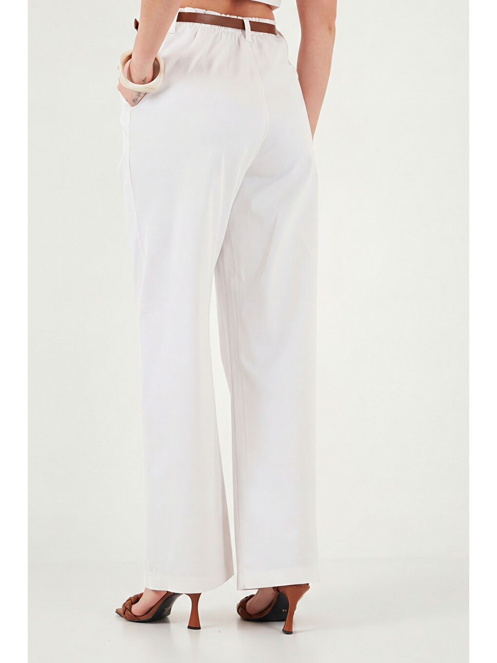 Beyaz Pamuklu Wide Leg Yüksek Bel Geniş Paça Kemerli Kadın Pantolon 668YP5429-6