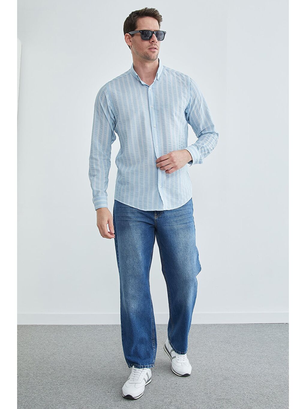 Mavi Çizgili Jakarlı Gömlek-1