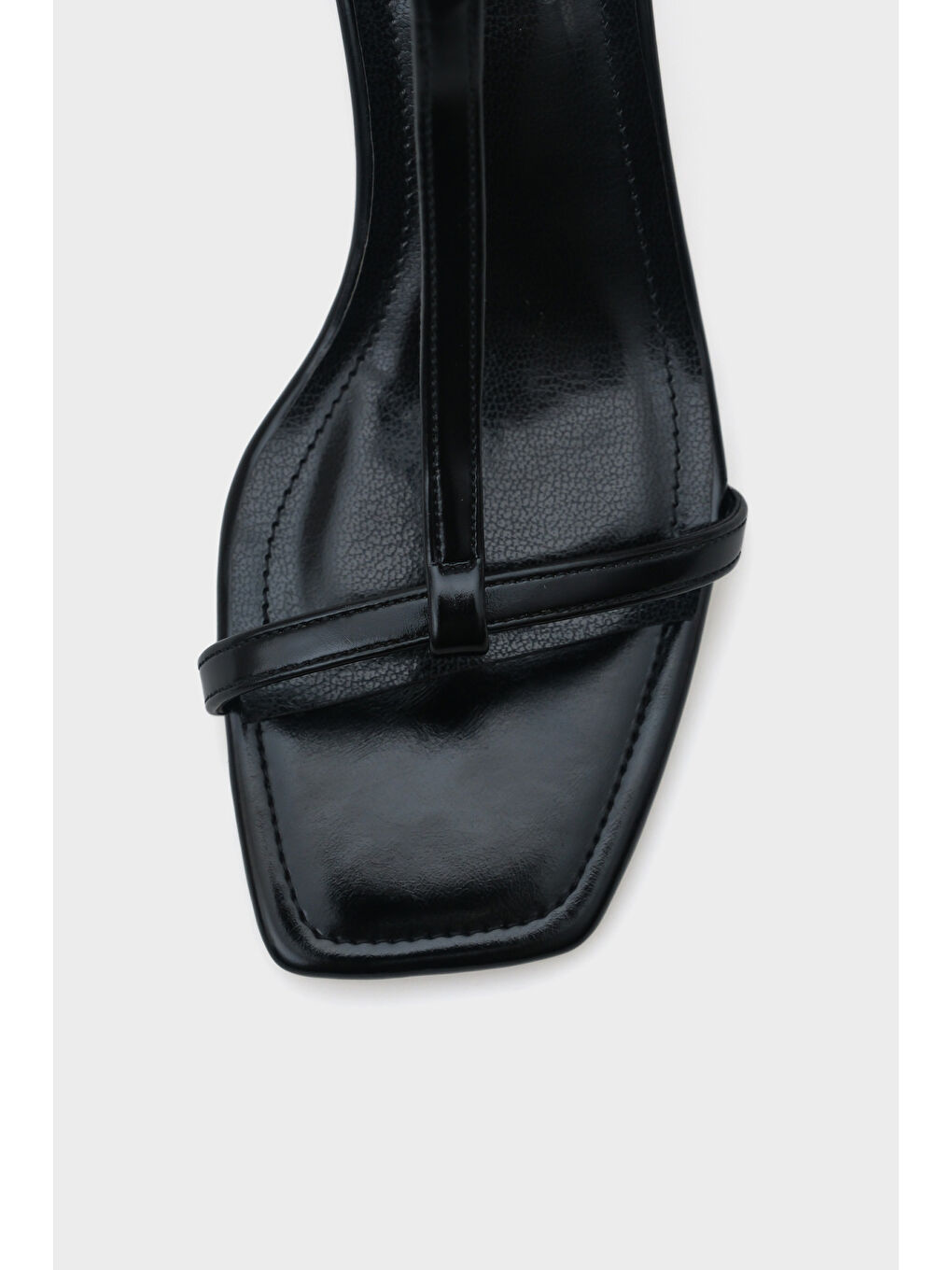 Siyah Dalia Orta Topuklu Bilekten Bantlı Kadın Sandalet-2