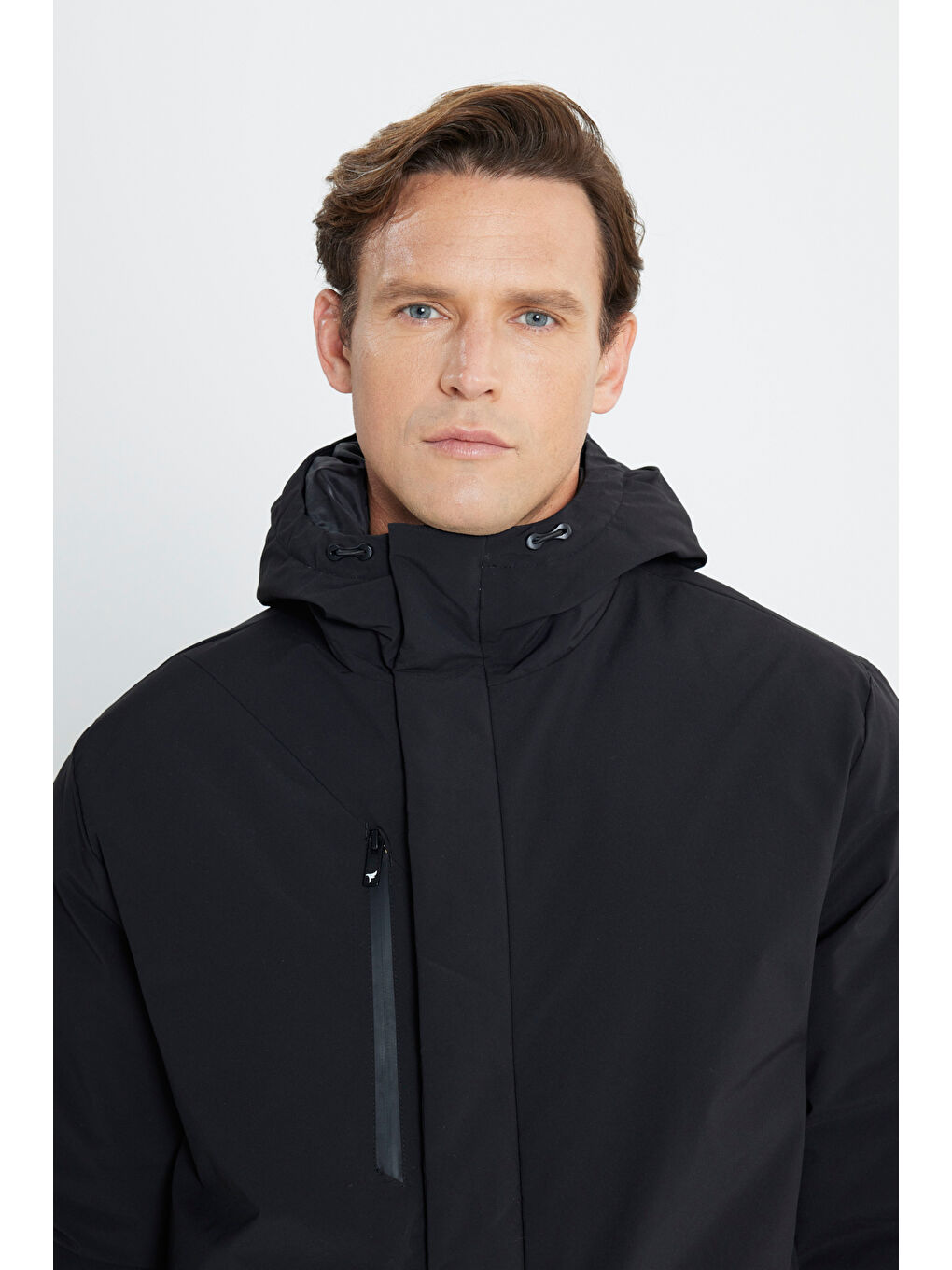 Erkek Siyah Standart Fit Normal Kesim Kapüşonlu Dik Yaka Kapak Cepli Kaban-3