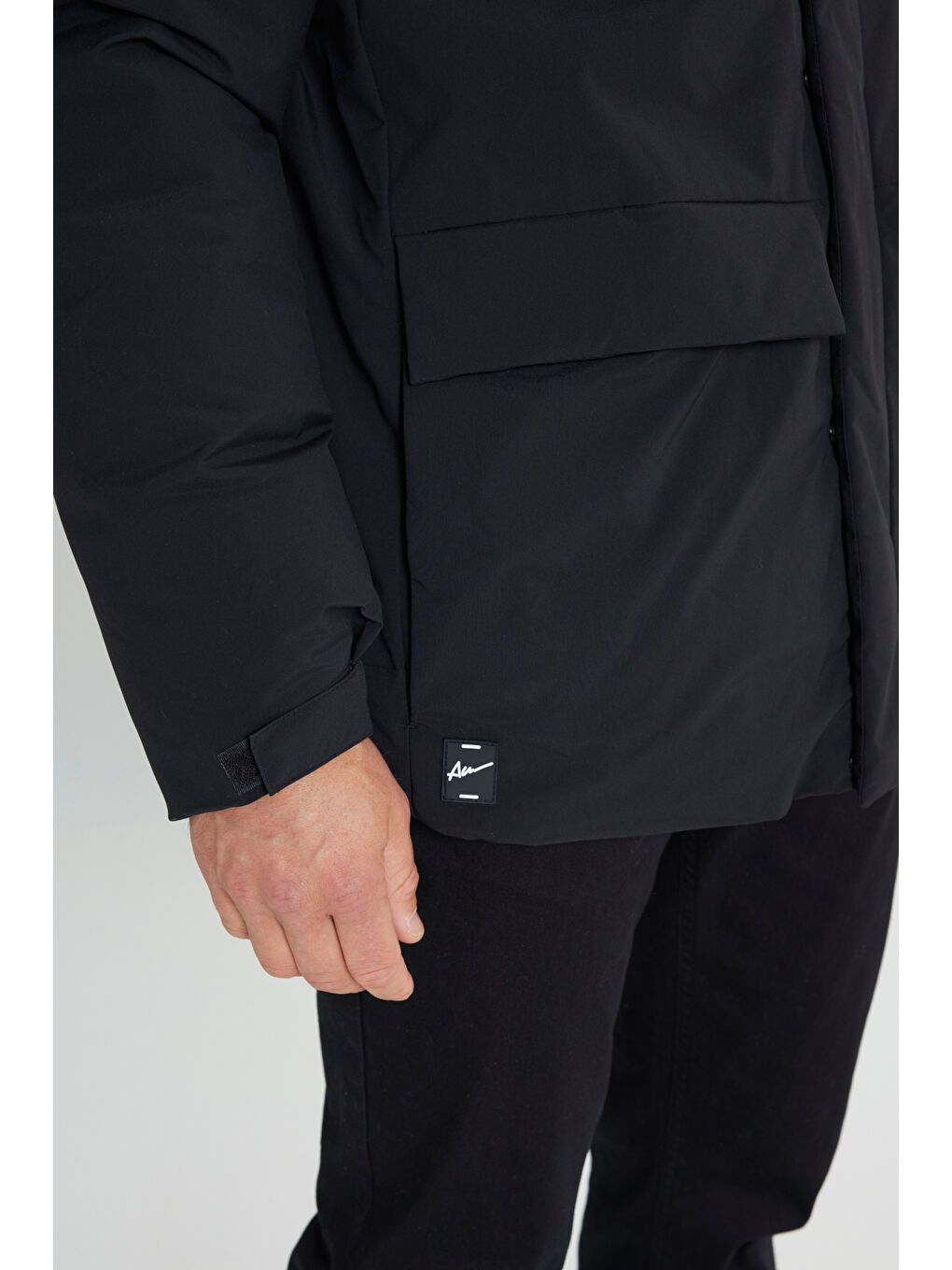 Erkek Siyah Standart Fit Normal Kesim Kapüşonlu Dik Yaka Kapak Cepli Kaban-4