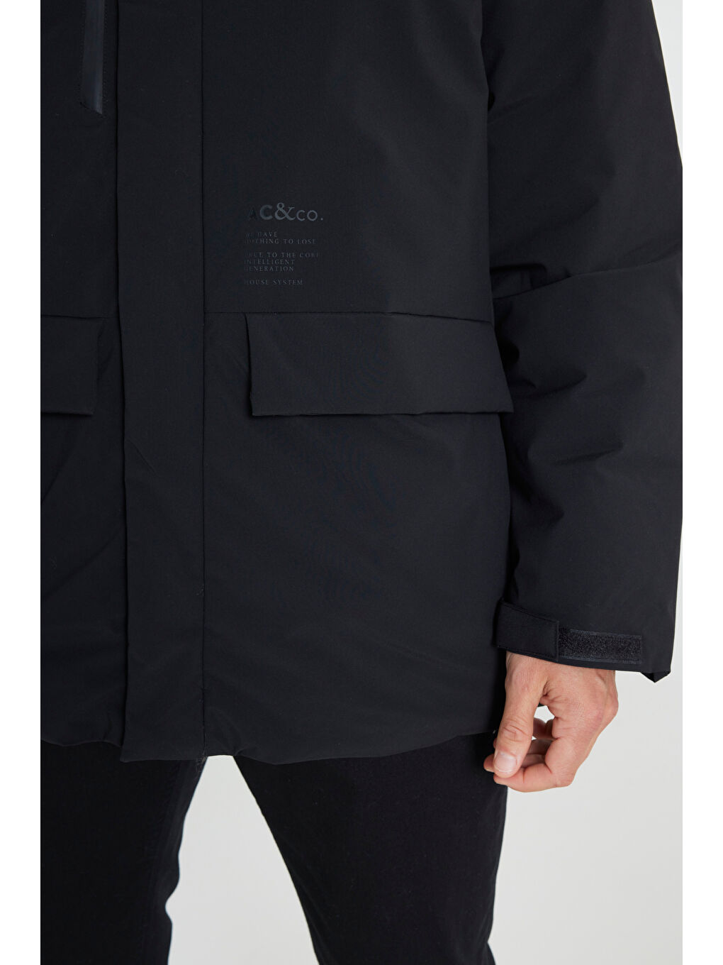 Erkek Siyah Standart Fit Normal Kesim Kapüşonlu Dik Yaka Kapak Cepli Kaban-5