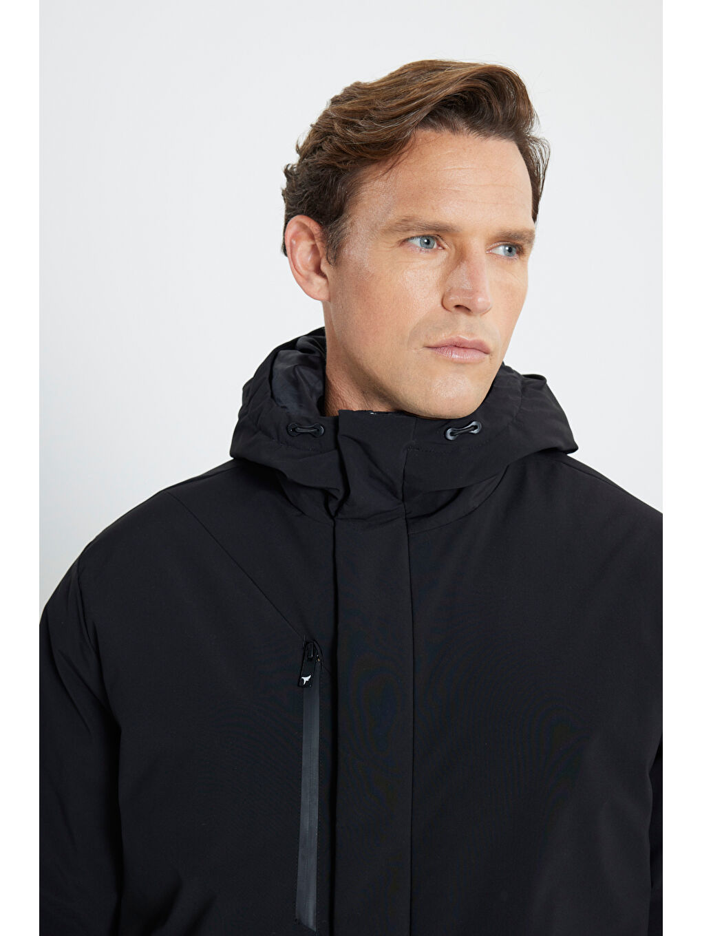 Erkek Siyah Standart Fit Normal Kesim Kapüşonlu Dik Yaka Kapak Cepli Kaban-6