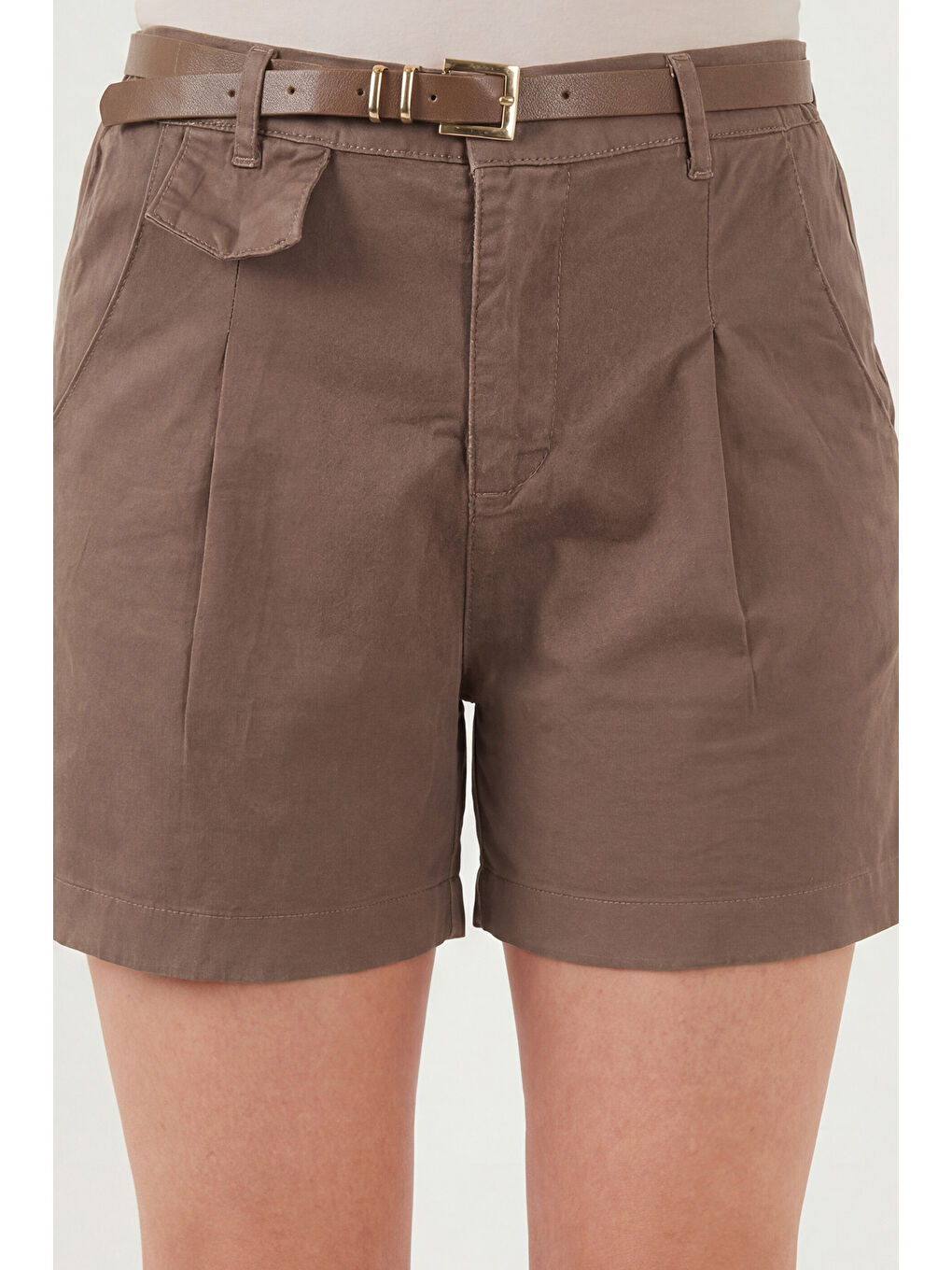 Kahverengi Kemer Detaylı Relaxed Fit Yüksek Bel Pamuklu Kadın Şort 668YP5448-5