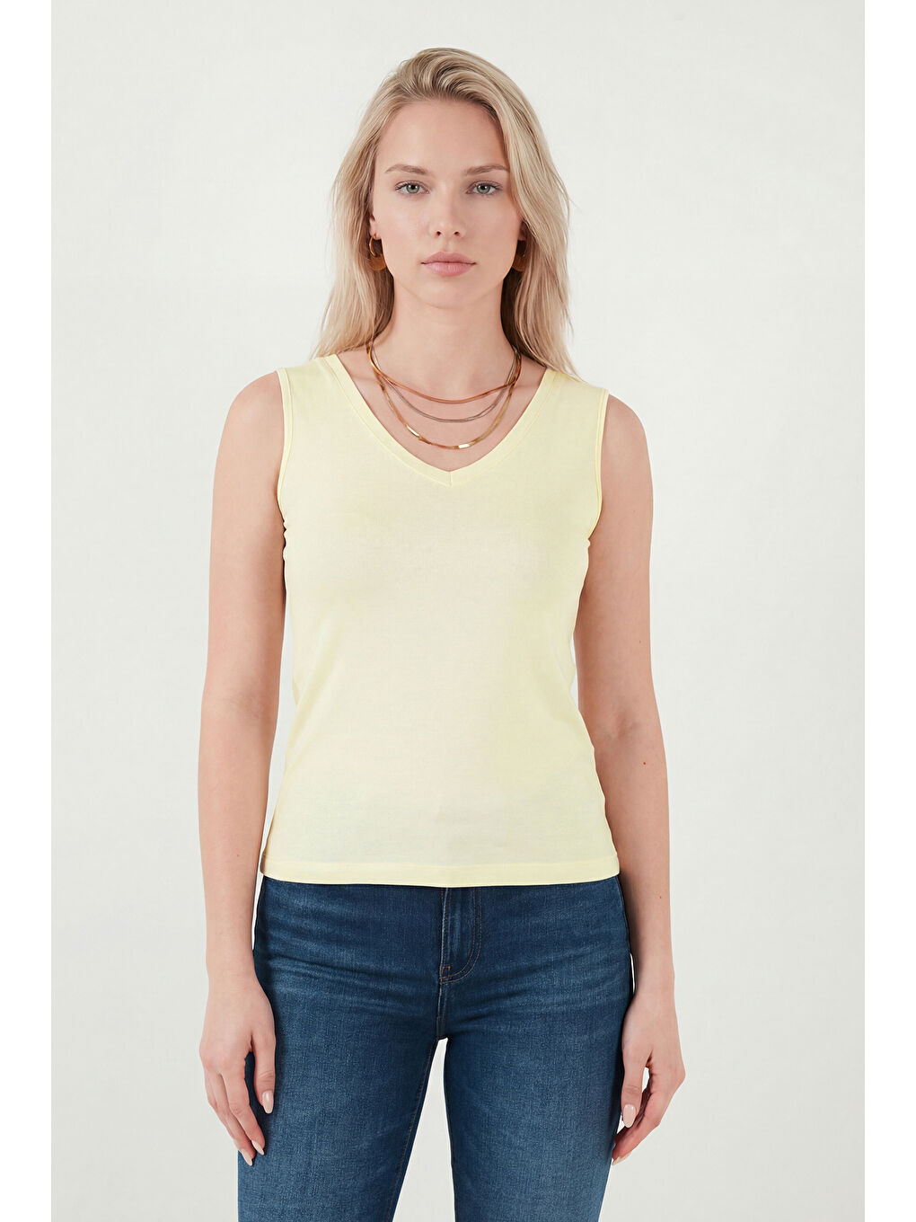 Sarı Kalın Askılı V Yaka Kadın Bluz 5864384-2