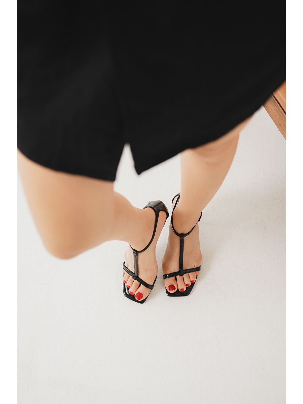Siyah Dalia Orta Topuklu Bilekten Bantlı Kadın Sandalet-6