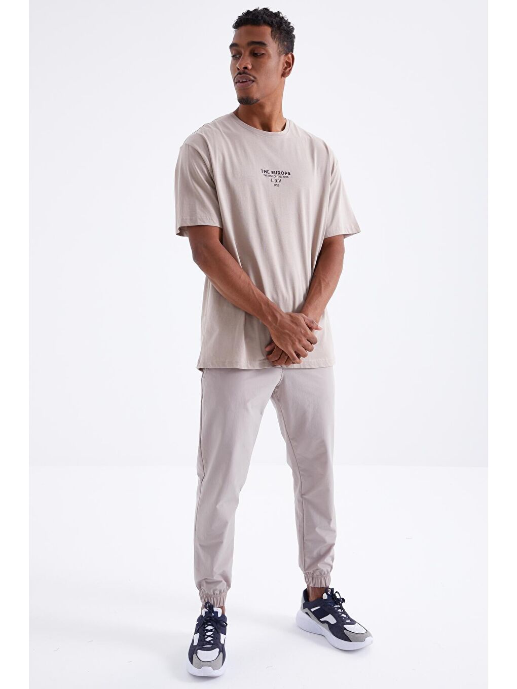 Koyu Bej Sırt Baskılı O Yaka Erkek Oversize Tişört - 88091-2