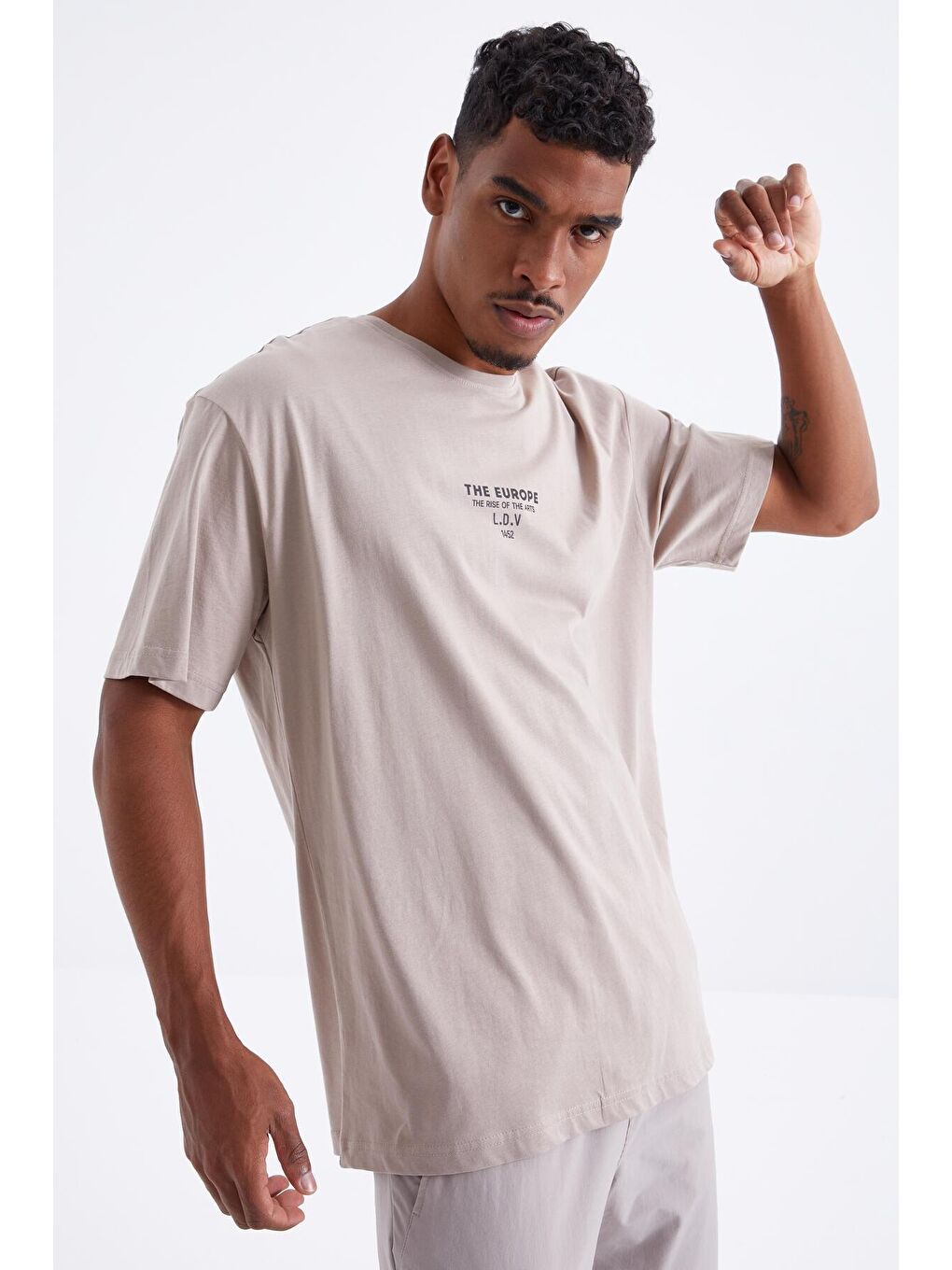 Koyu Bej Sırt Baskılı O Yaka Erkek Oversize Tişört - 88091-3