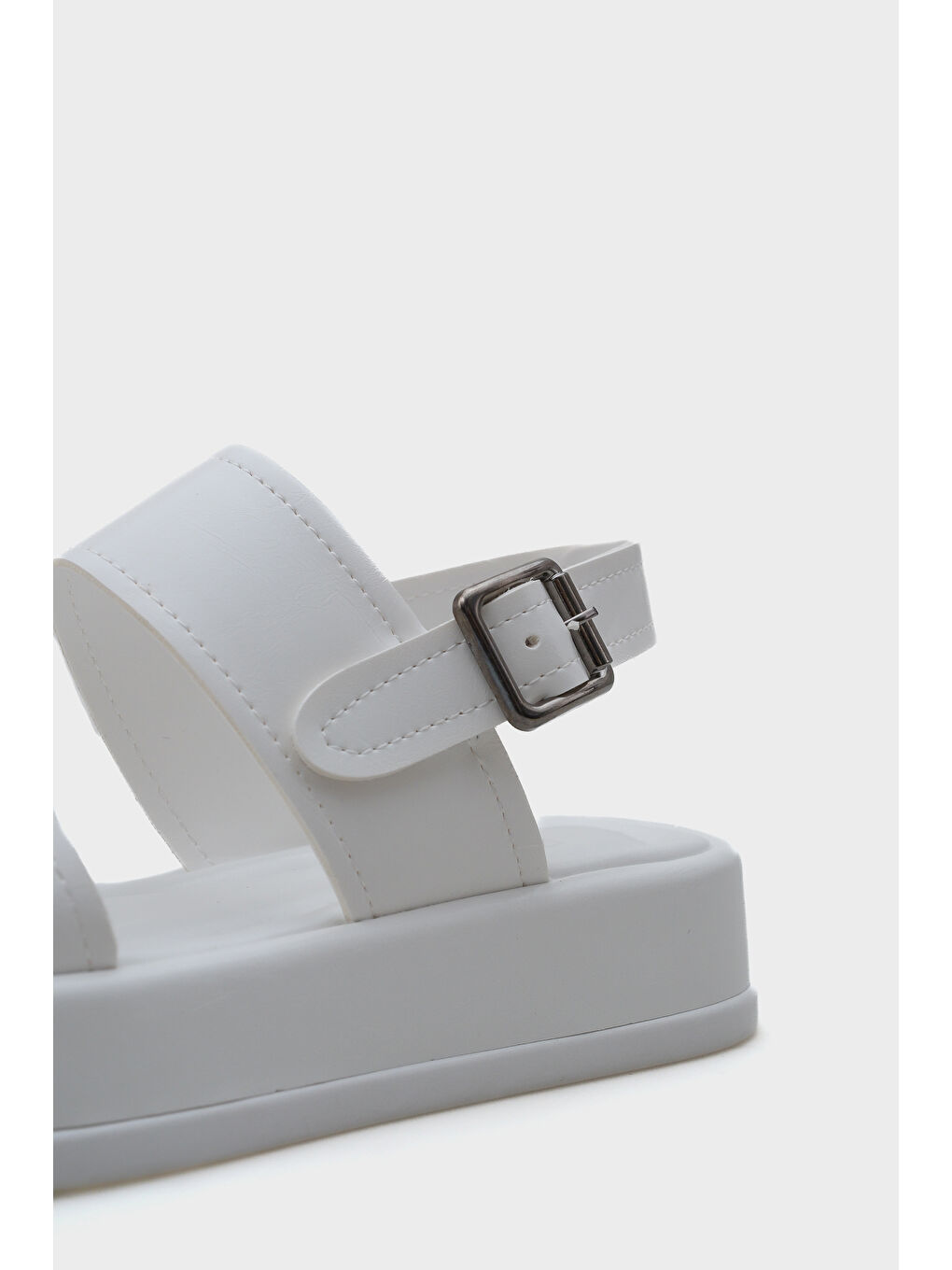 Beyaz Marris Tek Bantlı Dolgu Topuklu Konfor Kadın Sandalet-2