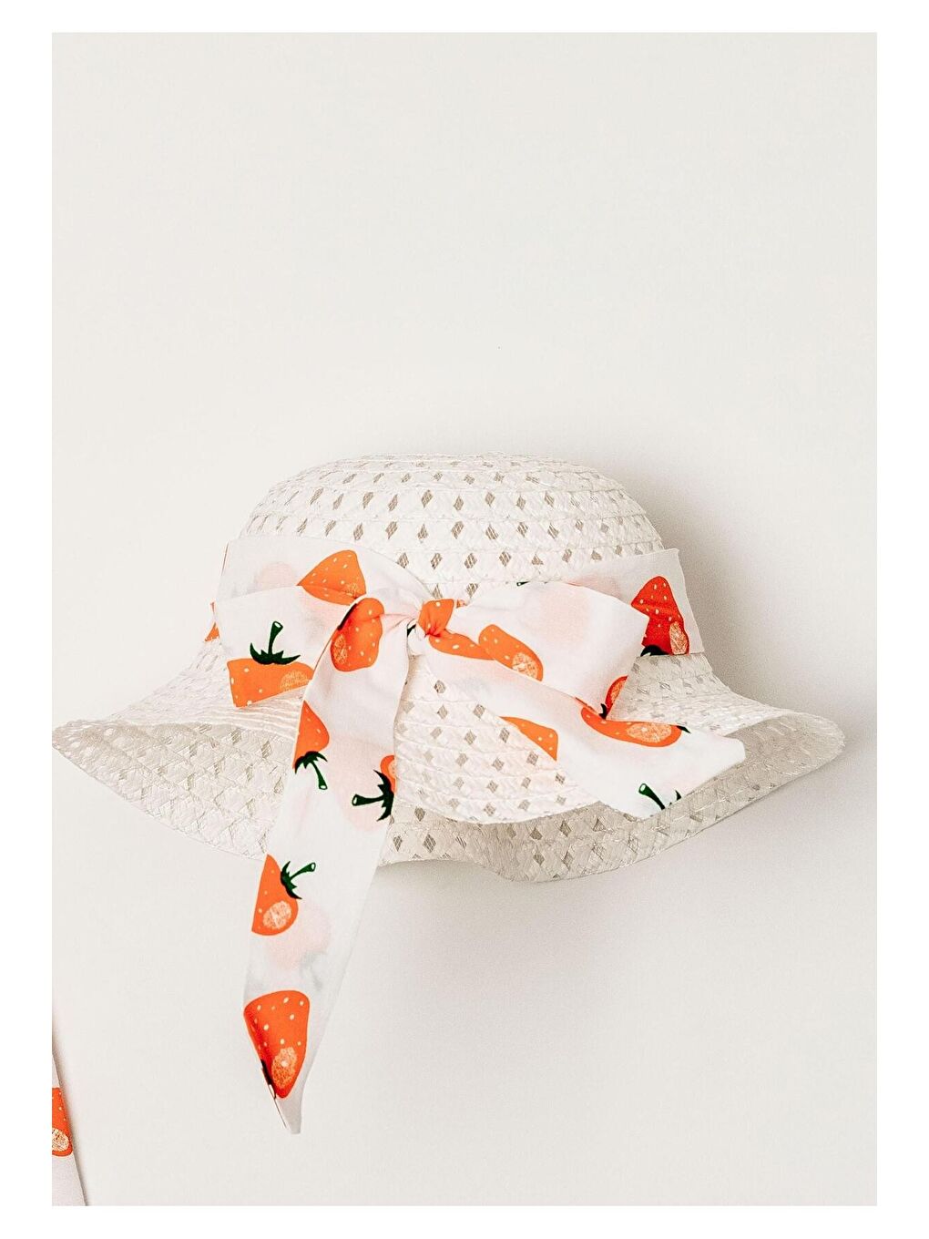Turuncu Tatlı Çilek Desenli Şapkalı Fiyonklu Kız Bebek Elbisesi-2