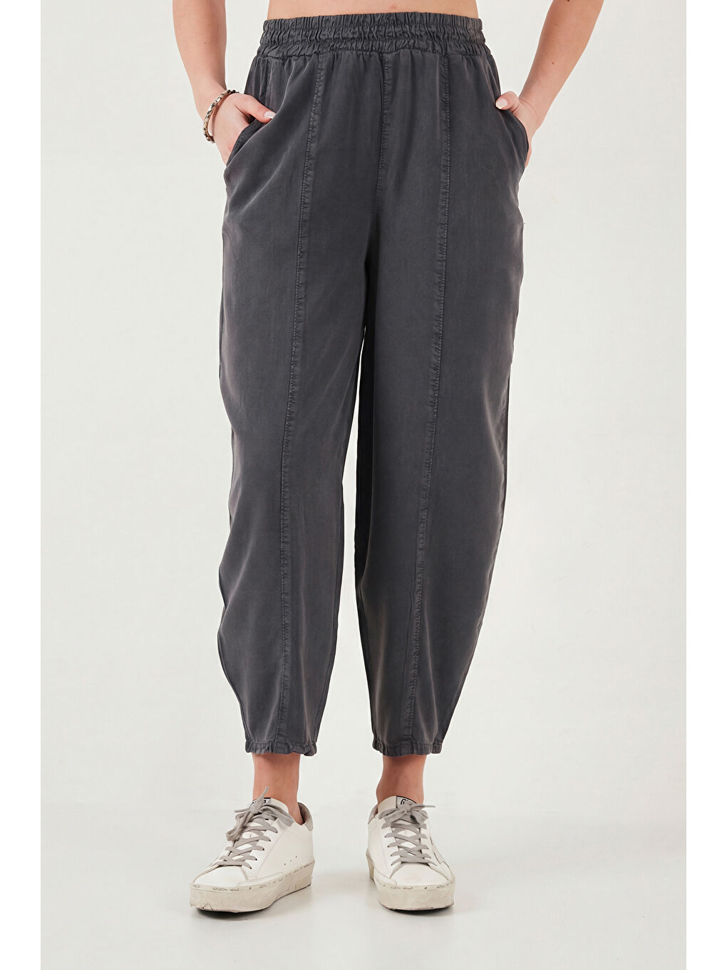 Antrasit Relaxed Fit Yüksek Bel Daralan Paça Kadın Pantolon 668YP5456-2