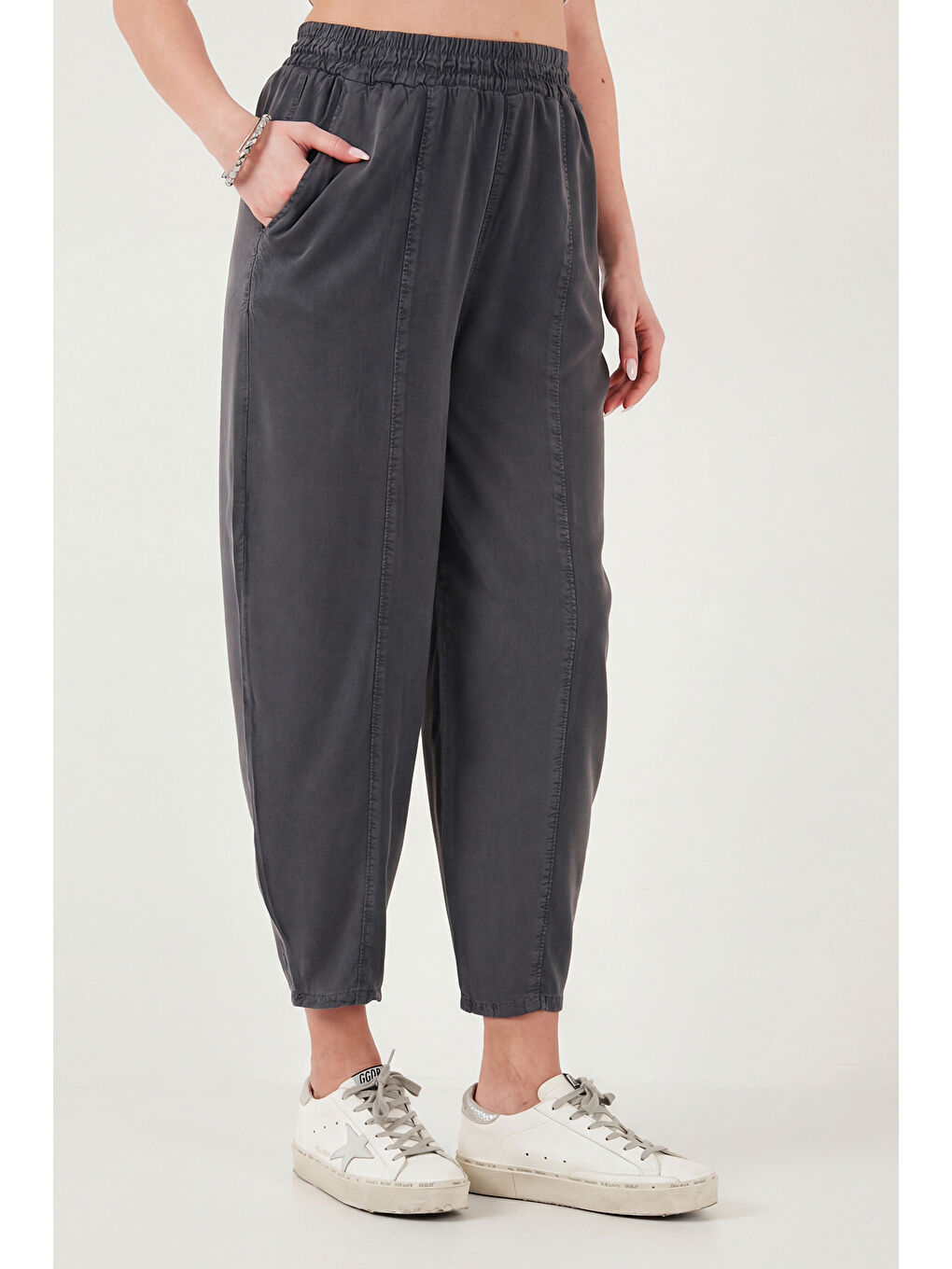 Antrasit Relaxed Fit Yüksek Bel Daralan Paça Kadın Pantolon 668YP5456-3