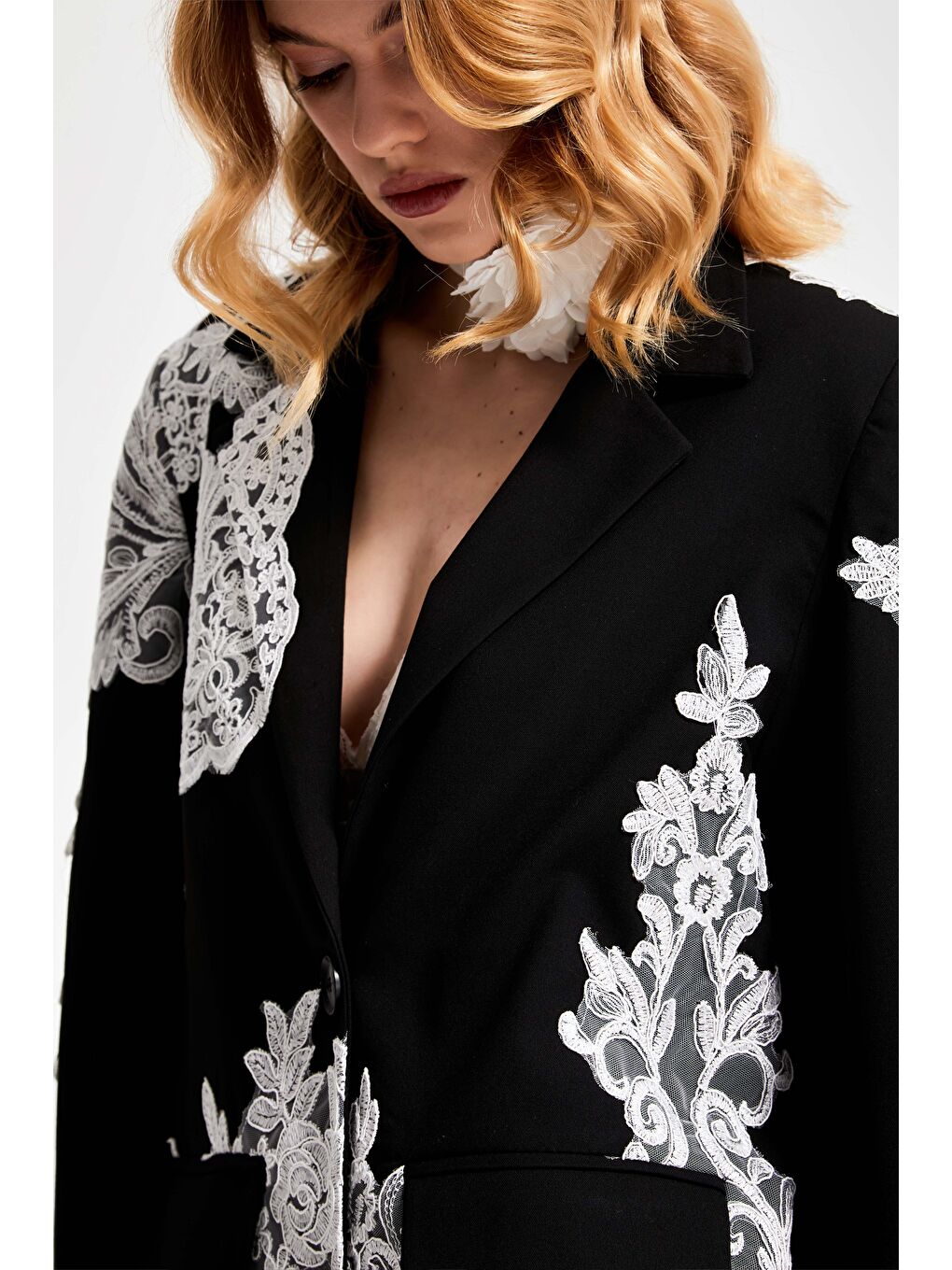 Kadın Siyah Renk Dantelli Kruvaze Tasarım Ceket-5