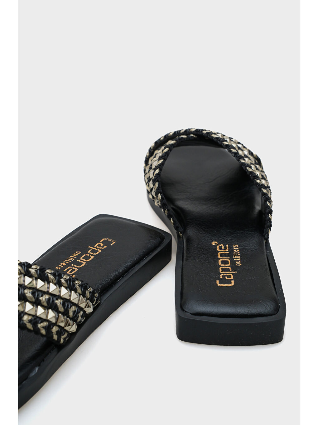 Siyah Kyla Düz Topuklu Küt Burunlu Metal Aksesuarlı Çapraz Bantlı Hasır Kadın Terlik-5