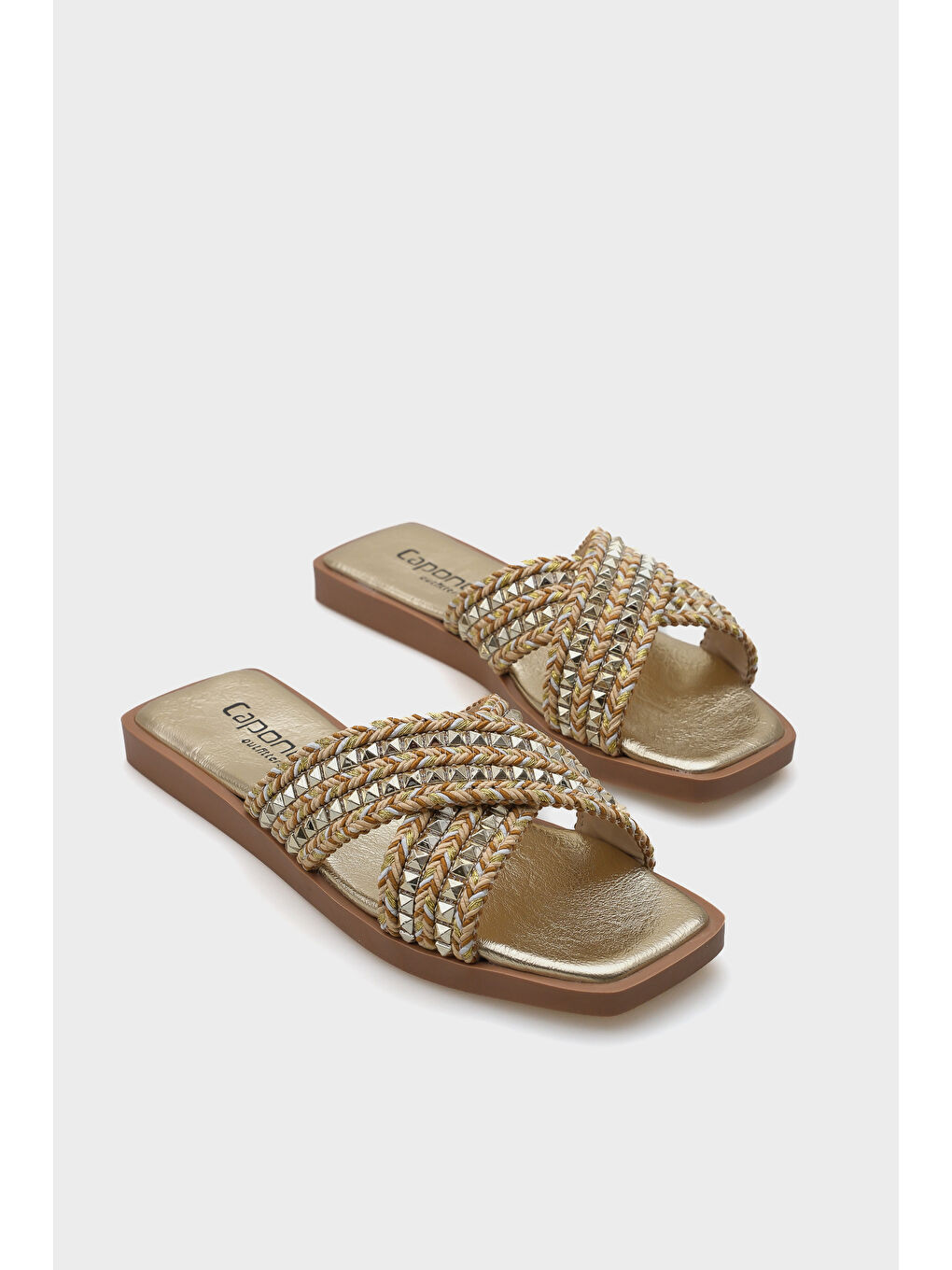 Sarı Kyla Düz Topuklu Küt Burunlu Metal Aksesuarlı Çapraz Bantlı Hasır Kadın Terlik-1