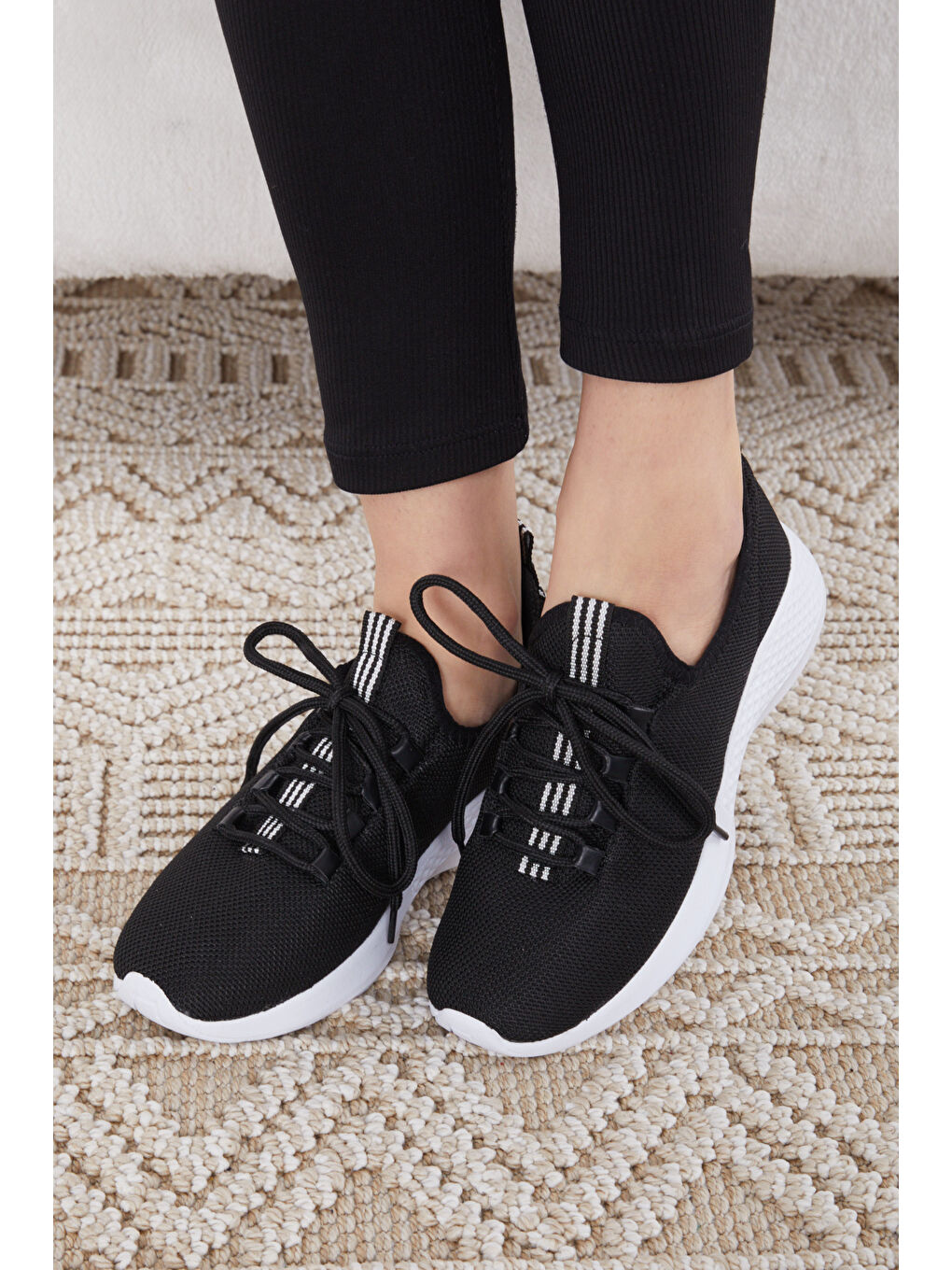 Kadın Siyah Beyaz Spor Ayakkabı - 27070-2