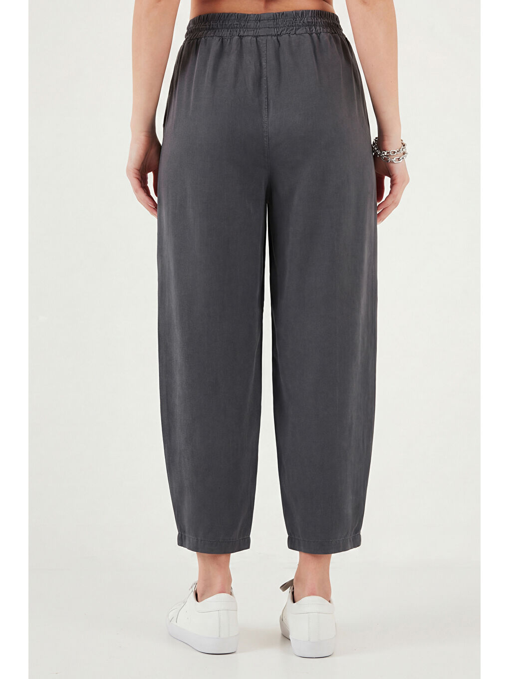 Antrasit Relaxed Fit Yüksek Bel Daralan Paça Kadın Pantolon 668YP5456-6