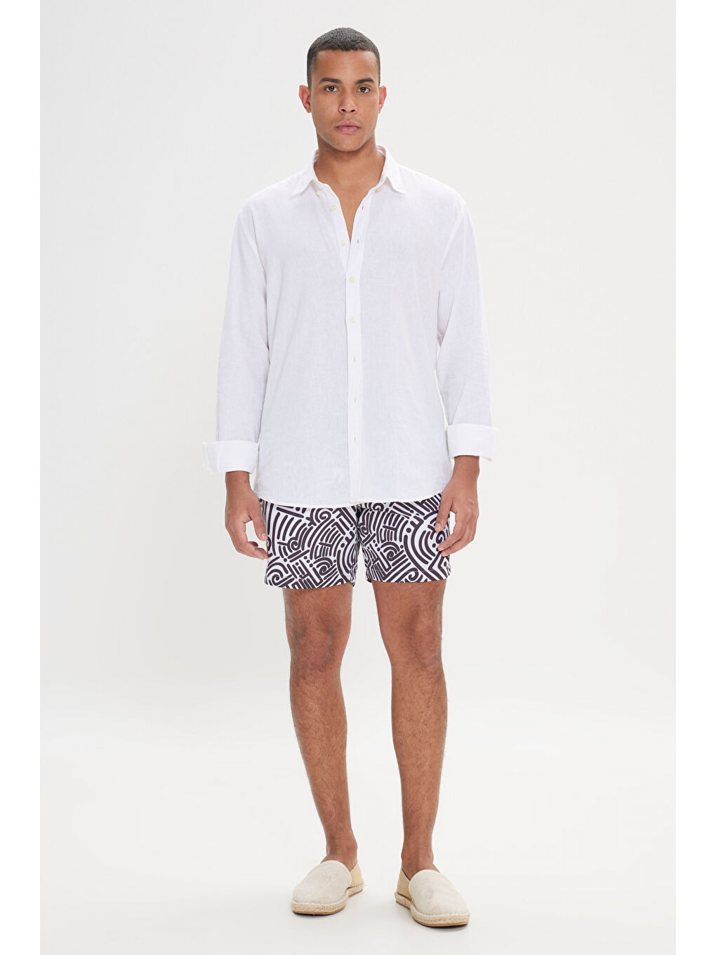 Erkek Beyaz-Siyah Standart Fit Normal Kesim Cepli Hızlı Kuruyan Desenli Mayo Deniz Şortu
